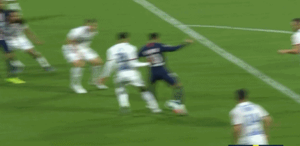 内马尔禁区内1V4绝杀破门