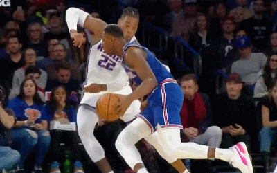 巴雷特杀入篮下对抗打成2+1