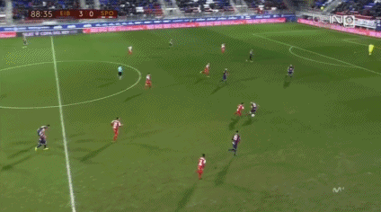 阿韦拉多往往会让球员发起类似的传中进攻