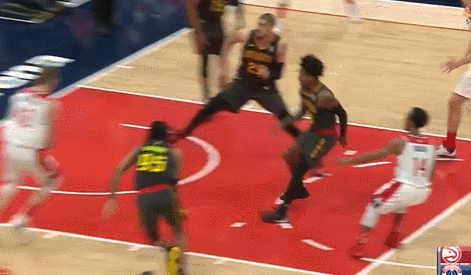 贝尔坦斯隔人暴扣