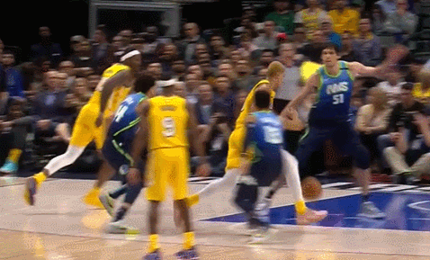 库兹马助飞霍华德逆天空接暴扣