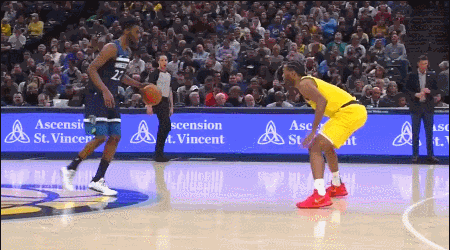 维金斯击地妙传助唐斯暴扣得分