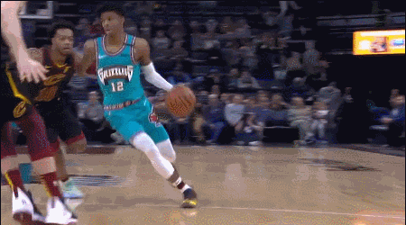 莫兰特控球游刃有余轻巧单手上篮