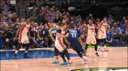 东契奇手感火热弧顶三分打成3+1