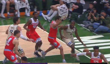 米德尔顿回马枪急停中投命中