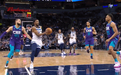 比斯利快攻暴扣重摔倒地所幸没事