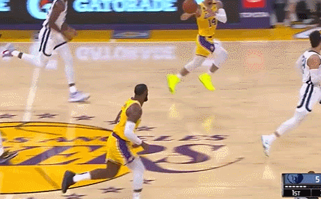 格林助飞詹皇滑翔空接暴扣