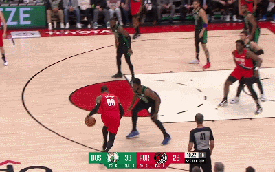 安东尼低位单打稳稳命中