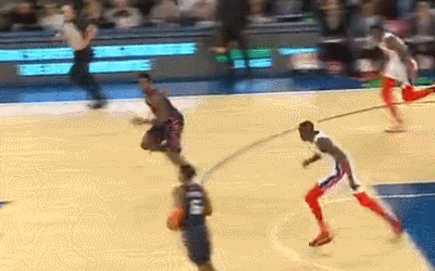 佩顿连线罗宾逊,空中漫步强势背扣