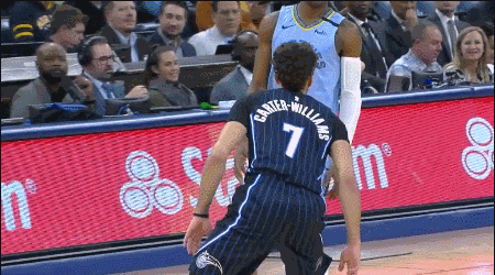 杰克逊篮下超逼真换手上篮假动作晃飞戈登打2+1