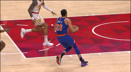 诺克斯飞身要扣却遭科林斯残暴血帽拒绝