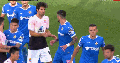 武磊禁区内被放倒