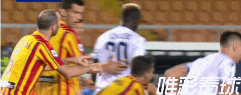 帕特里克比赛中咬人