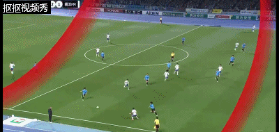 横滨水手右侧传中，后点头球偏出球门
