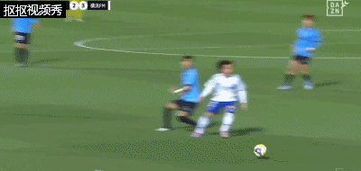 川崎前锋射门被封挡出底线