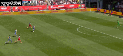 乌得勒支反击半单刀射门过正被门将扑出