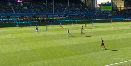 第26分钟，阿尔卡传中，贝托头球破门，埃弗顿1-0 