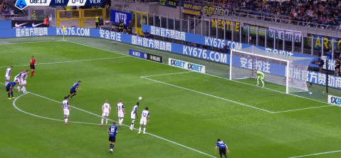 第75分钟，塔韦尼耶摆渡，埃万尼尔松破门，伯恩茅斯2-1反超！  