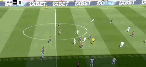 第34分钟，拉菲尼亚破门！巴萨3-2皇马