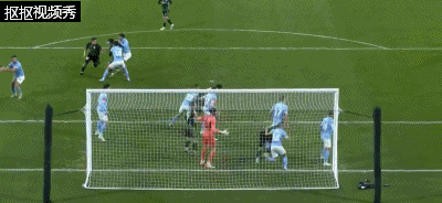 西部联角球开出后的头球被比齐扑出