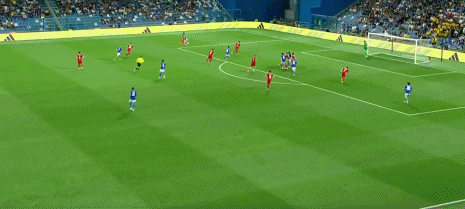 第40分钟，拉斯帕多里破门，意大利1-0