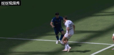 小组赛首轮面对皇马莱昂纳多在禁区内反抢断球后被阿森西奥推倒造成点球