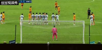 光州任意球被门将扑出底线