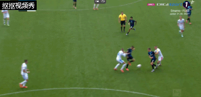 帕德博恩球员手球过人