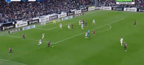 莱奥小禁区内的射门偏出错失良机