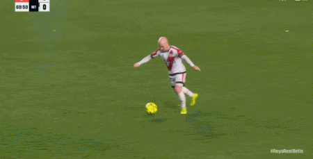 帕拉松远射击中立柱未能破门