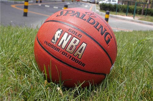 篮球场上的历史跨越！杜兰特得分里程碑，下一目标直追乔丹