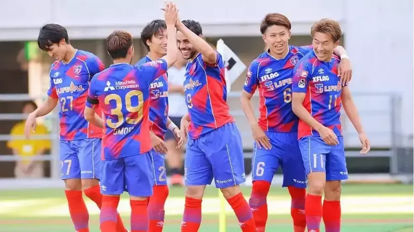 J联赛第一支夺取联赛三连冠是哪支球队