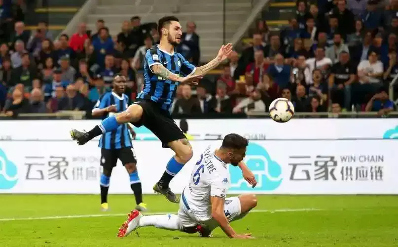 瑞超联赛实行过跨年制度吗