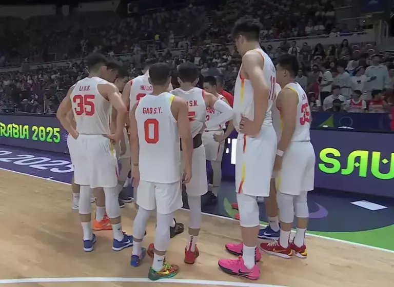 中国男篮战术布置