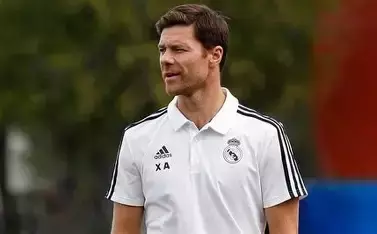 吕迪格诊断出左腿前直肌受伤