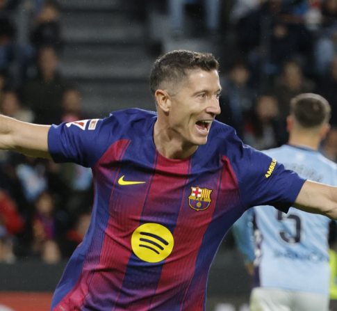 莱万戴帽巴萨4比2攻克塞尔塔