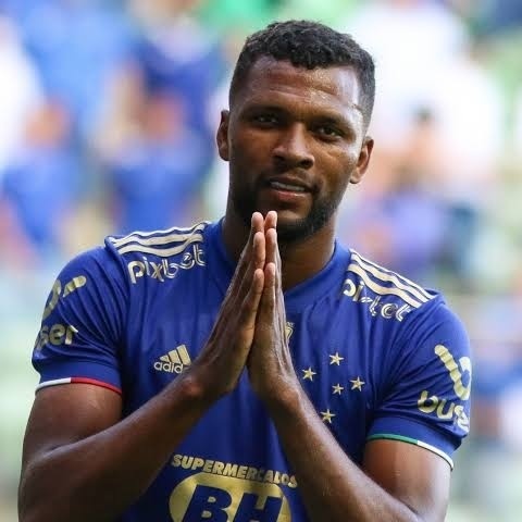 伊戈尔蒂亚戈代表克鲁塞罗